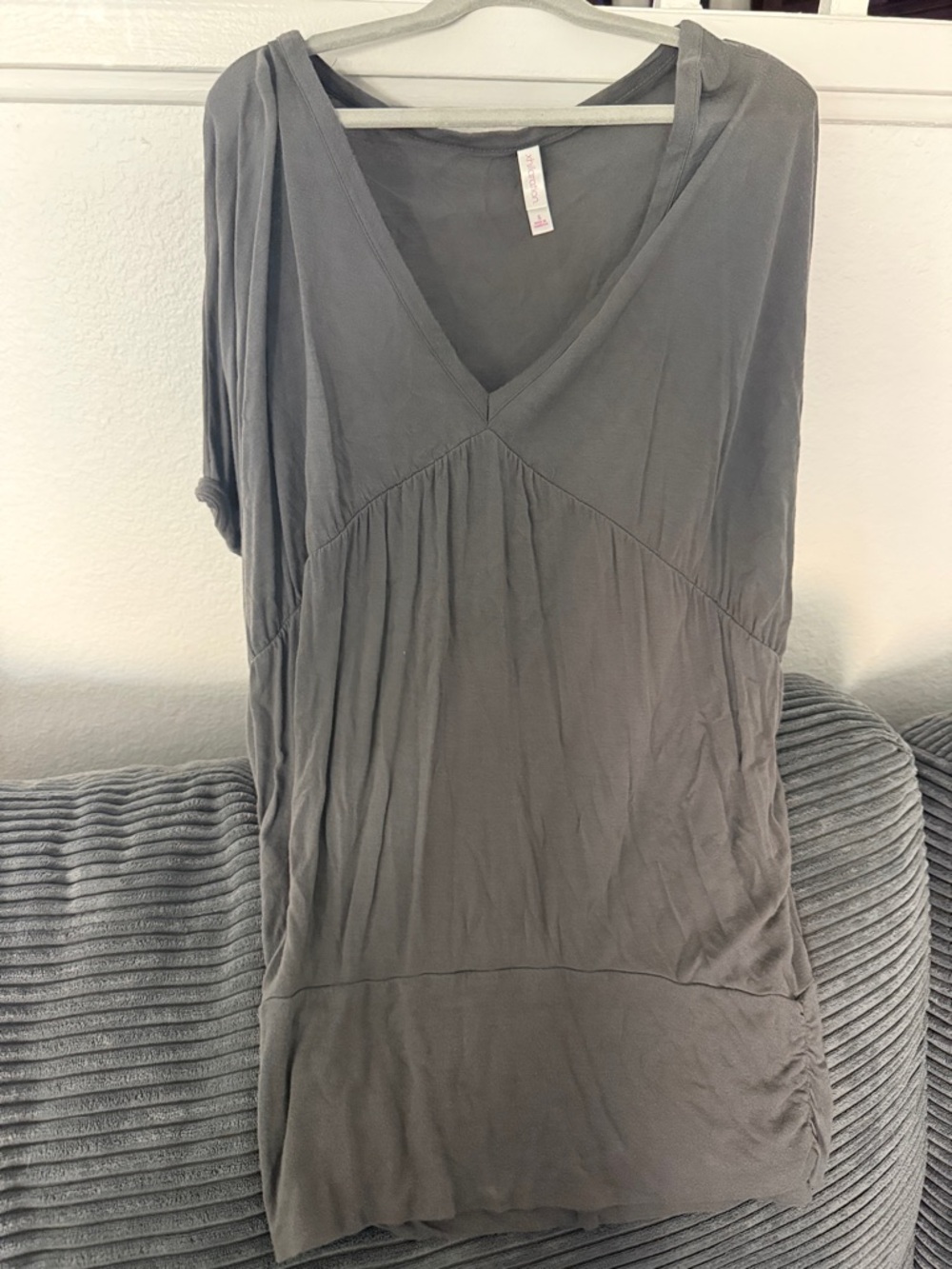 Xhilaration Gray V-Neck Short Sleeve Tunic Top